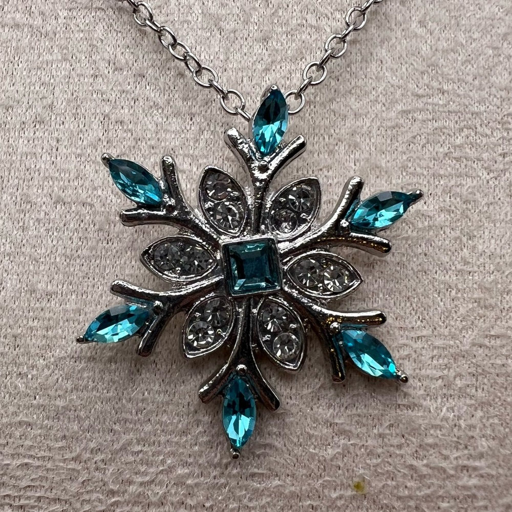 Snowflake Pendant Necklace - Picture 6 of 6